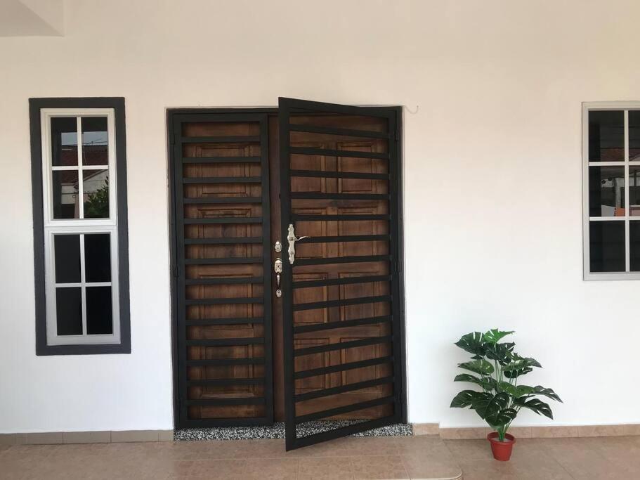 Sunnyday -batu Pahat Town Holiday home